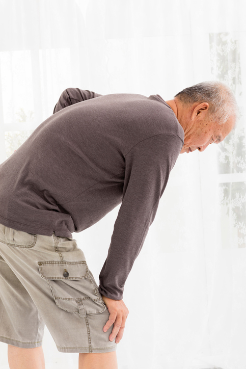 A idade é um fator de risco. Fonte da foto: Getty Images Osteoartrite num homem idoso