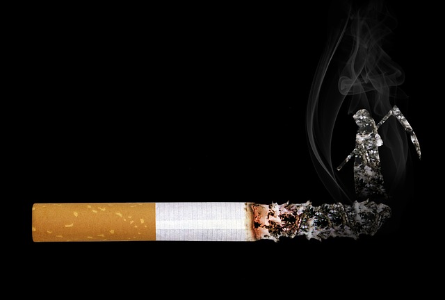 As medidas do regime incluem a proibição de fumar. Fonte da foto: Getty Images Cigarro, fumo, fumar, agrava a pneumonia