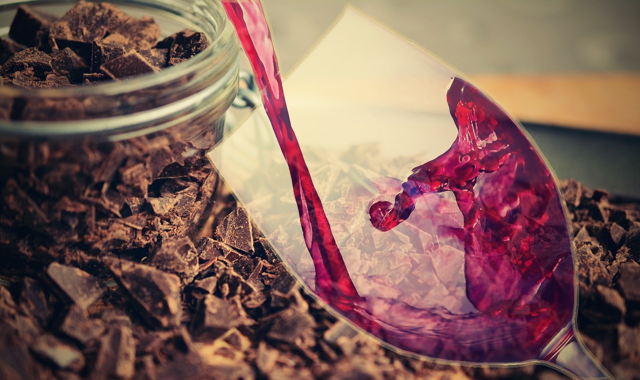 O consumo de chocolate e de vinho tinto é arriscado. Fonte da foto: Getty Images O fator provocador é também o chocolate e o vinho tinto