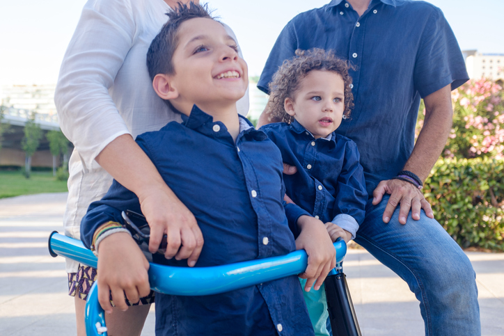A atitude de toda a família é importante. Fonte da fotografia: Getty Images Criança com paralisia cerebral, família