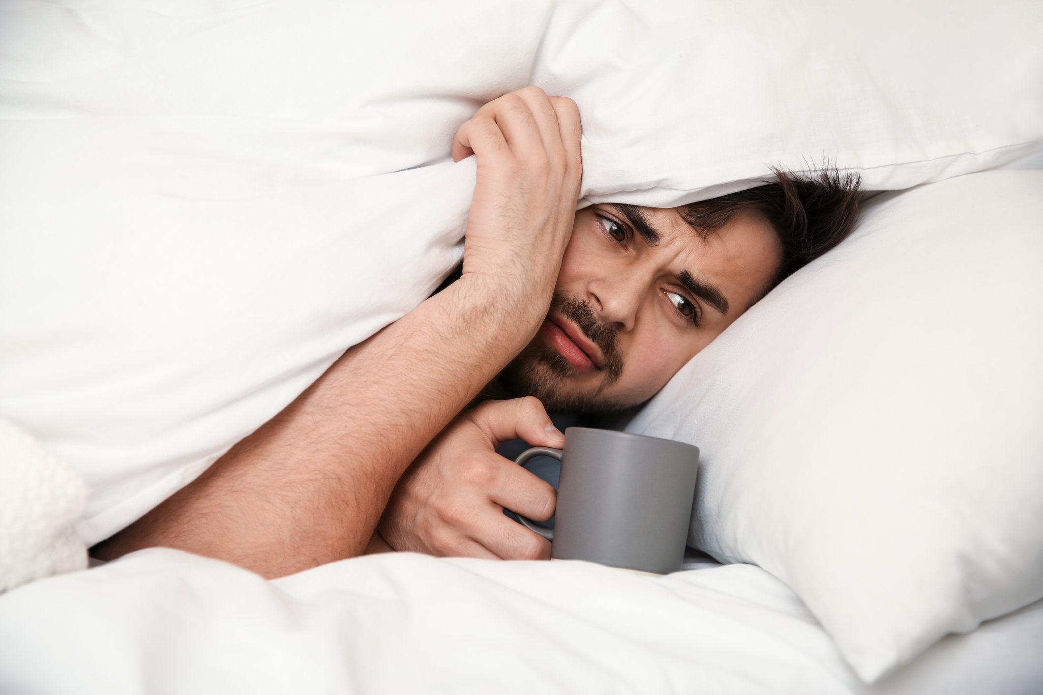 Para que o tratamento seja bem sucedido, é necessário repousar e beber muitos líquidos: Getty Images Tratamento da faringite