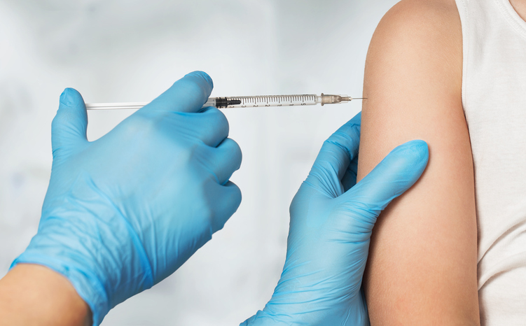 A vacinação tem o seu valor preventivo. Foto: Getty Images Vacinação - vacinação no ombro