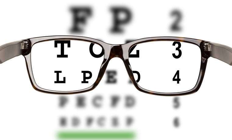 A diminuição da acuidade visual é um problema específico da leitura. Foto: Thinkstock presbiopia, teste de acuidade visual