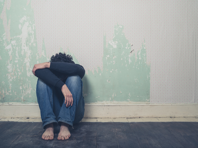 As dificuldades psicológicas estão em primeiro lugar. Fonte da foto: Getty Images Dificuldades mentais - o homem está encostado à parede