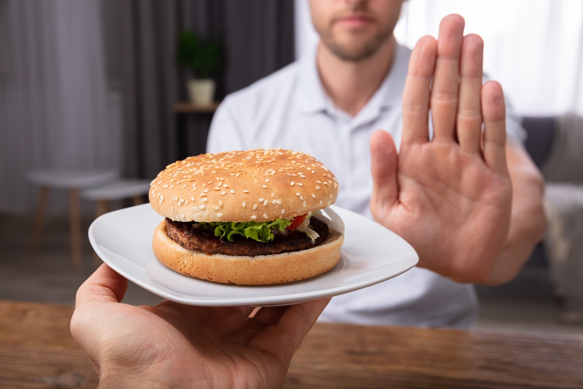 As pessoas que sofrem de diarreia alimentar recusam a comida por medo e apreensão antes dos acontecimentos e de sair de casa: Getty Images Medo de ter diarreia depois de comer