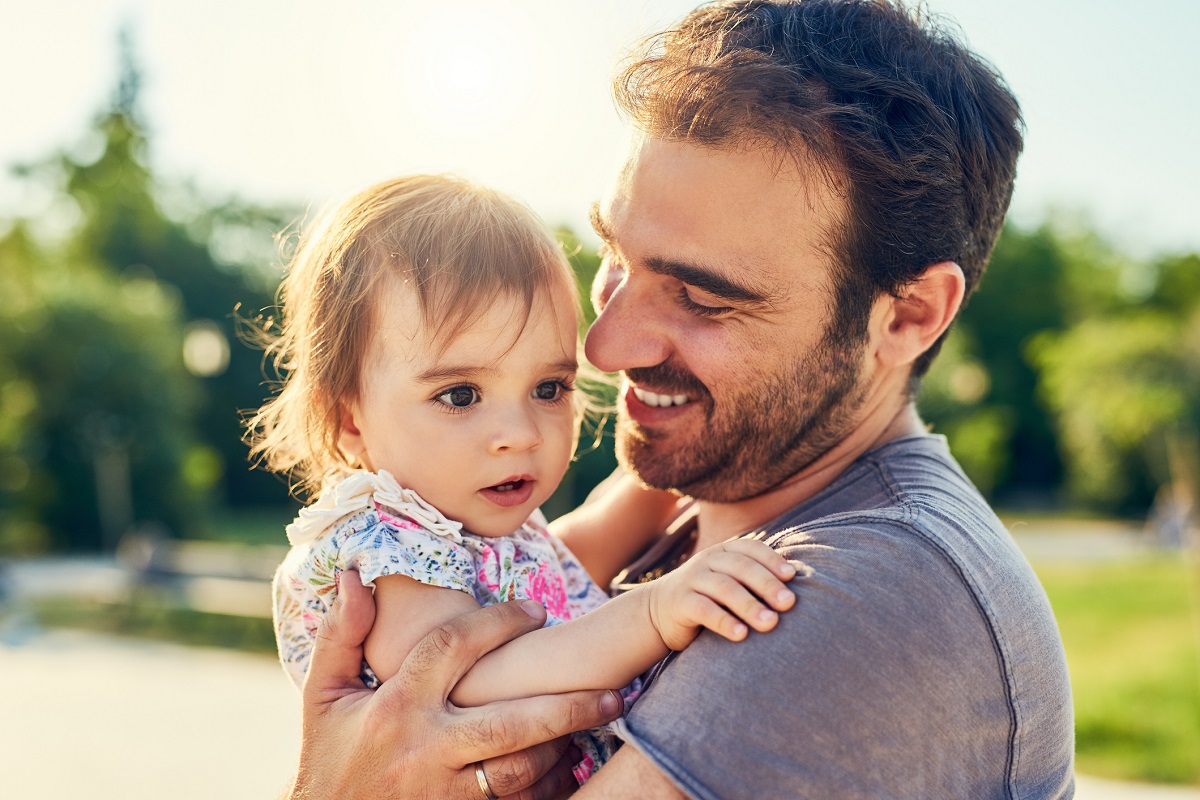 O maior risco da vasectomia em retrospetiva é o desejo de conceber um filho próprio: Getty Images Um homem que anseia por um filho seu