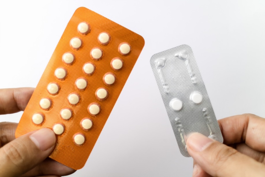 Os contraceptivos hormonais mensais e a pílula ECP após... Fonte Getty Images Contraceptivos hormonais mensais e pílulas ECP após