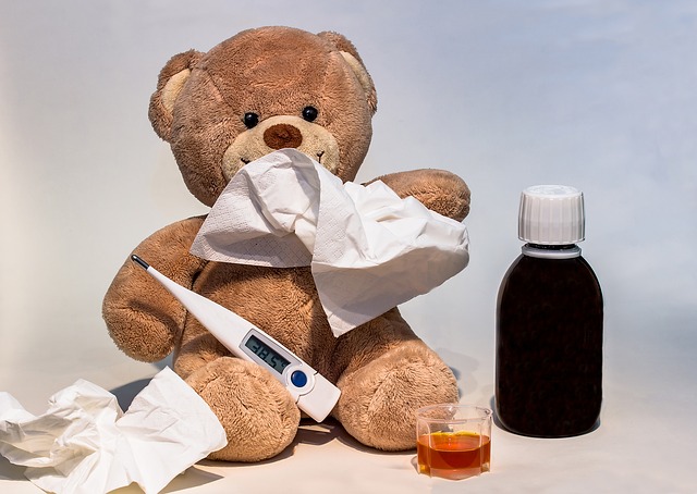 Neste caso, é necessário um exame. Fonte da foto: Getty Images termómetro de febre medicação ursinho de peluche lenços de papel