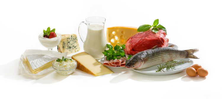 Alimentos que são a fonte mais comum de listeria. Fonte da foto: Getty Images alimentos - carne, queijo, bryndza, gelado, ovos