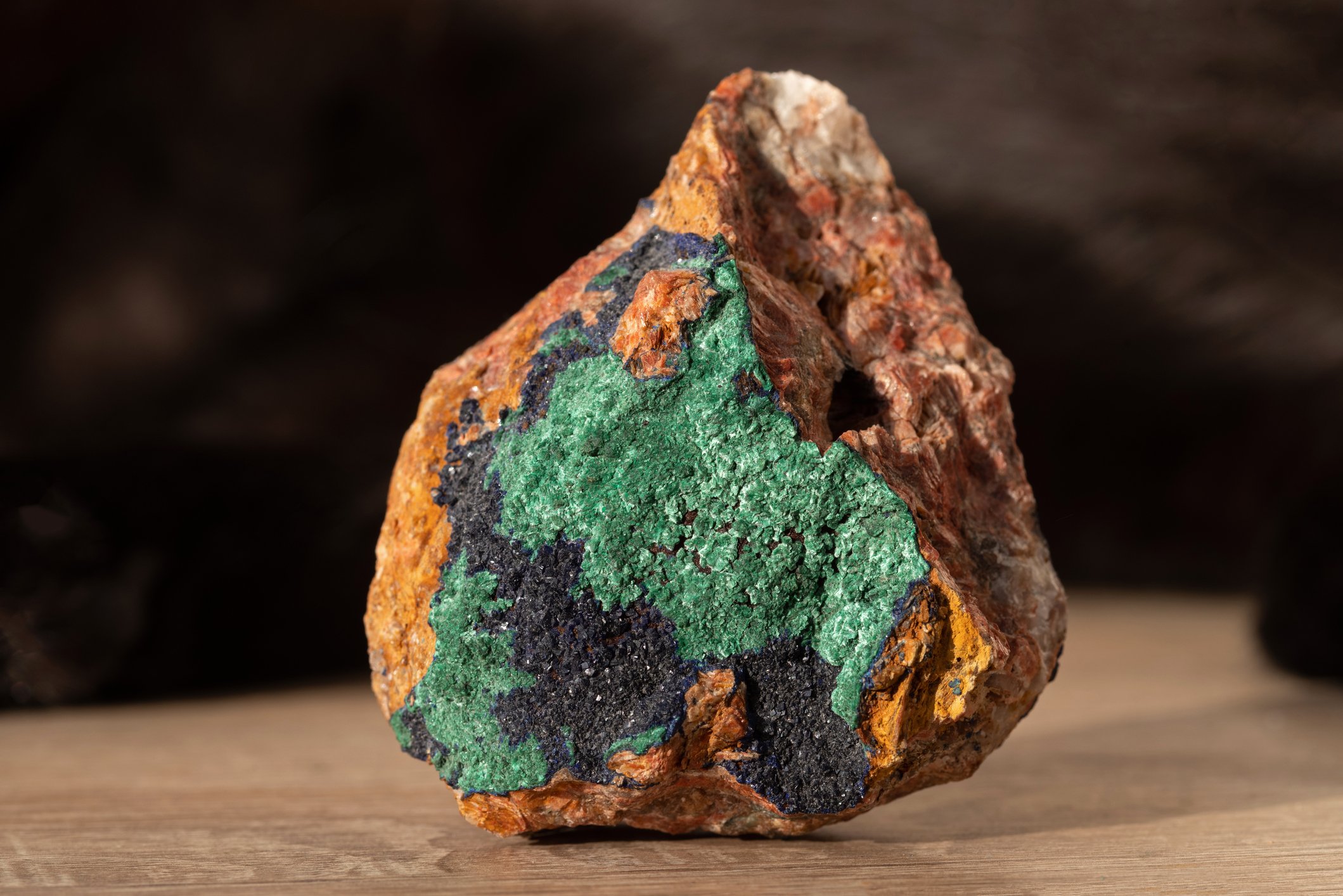 Na natureza, o cobre ocorre como parte de muitos minerais. Fonte: Getty Images Na natureza, o cobre ocorre como parte de muitos minerais.