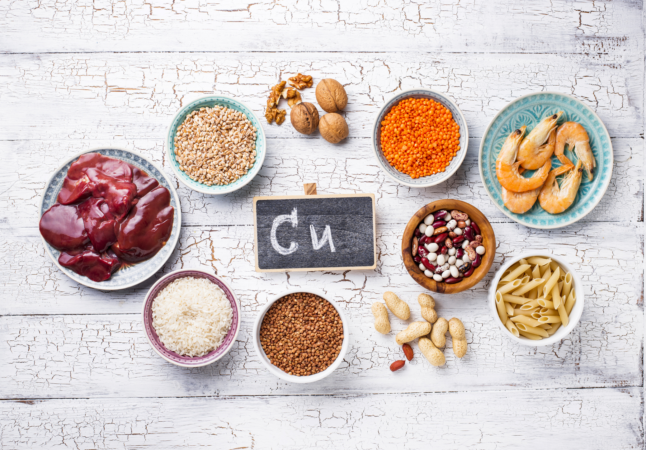 O cobre entra no organismo principalmente através dos alimentos: Getty Images O cobre entra no organismo principalmente através dos alimentos.