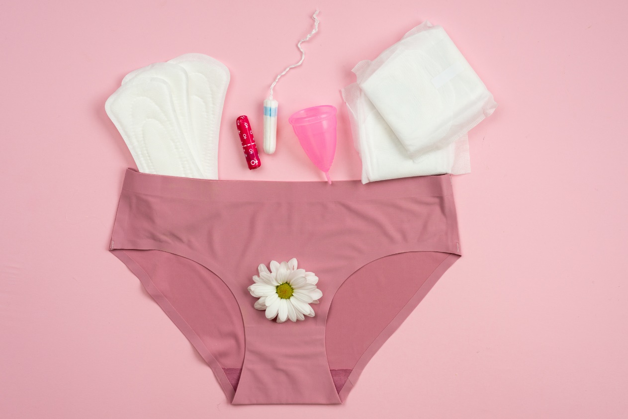 Escolher produtos de higiene menstrual Fonte: Getty Images Escolher produtos de higiene menstrual