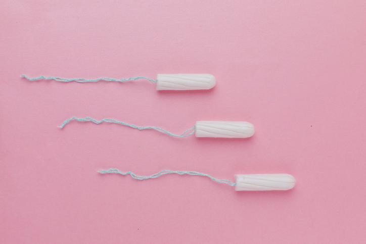Tampões menstruais descartáveis Fonte: Getty Images Tampões menstruais descartáveis
