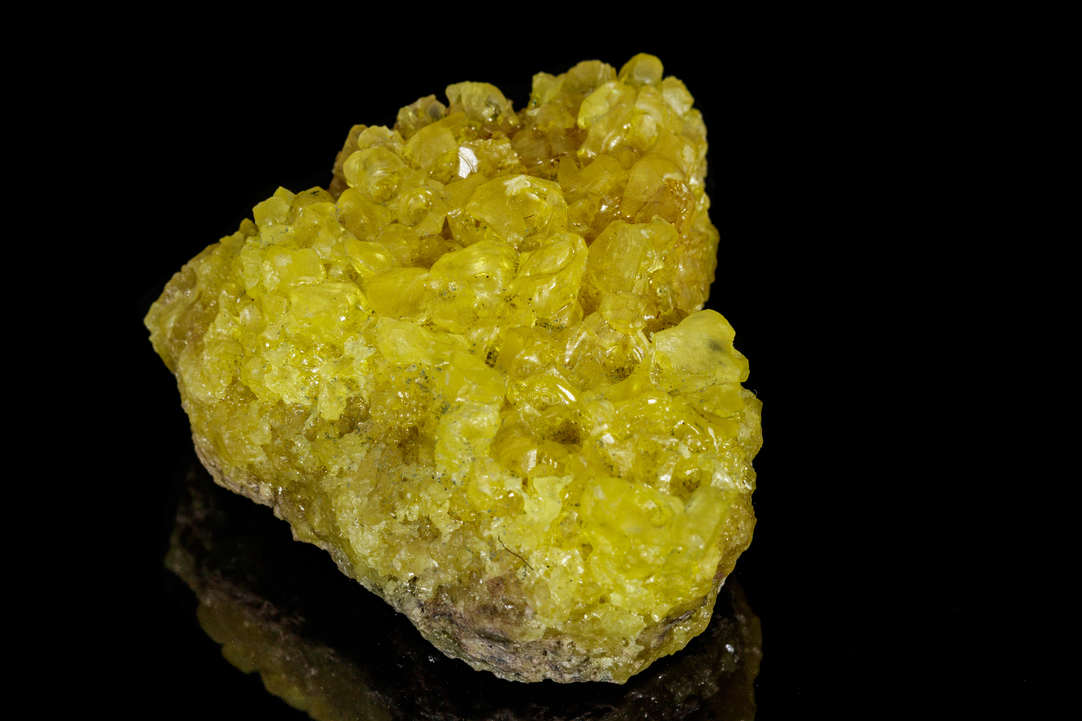 O enxofre ocorre na natureza principalmente sob a forma de minerais de sulfureto ou de sulfato: Getty Images O enxofre ocorre na natureza principalmente sob a forma de minerais de sulfureto ou de sulfato.