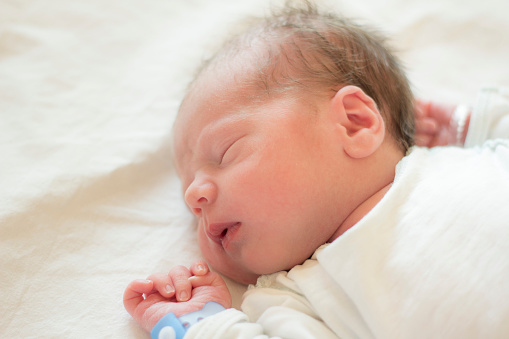 Período de recém-nascido Foto: Getty Images Recém-nascido a dormir