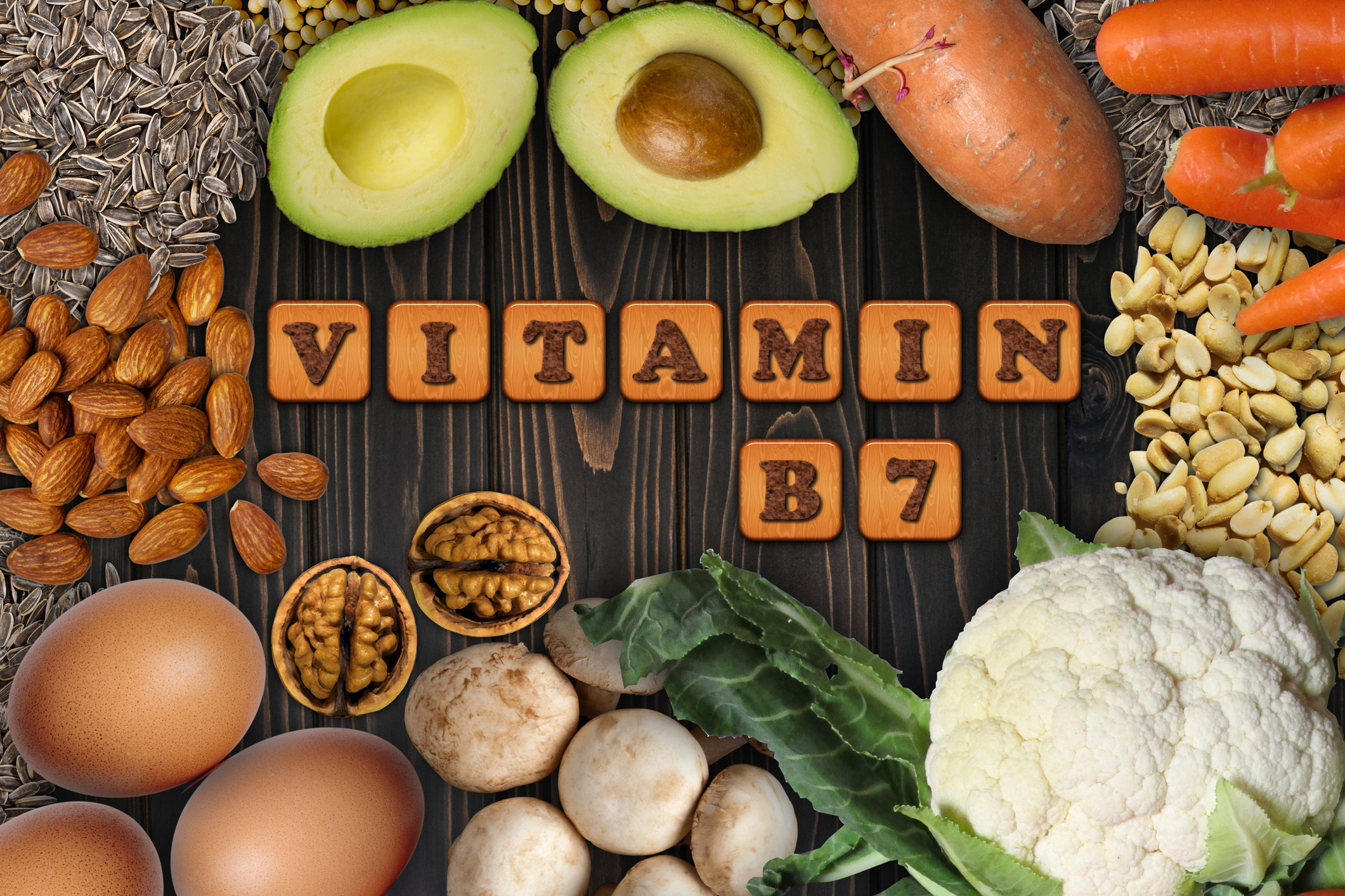 As fontes naturais de vitamina B7 incluem abacates, ovos, cenouras e couve-flor: Getty Images Fontes naturais de vitamina B7