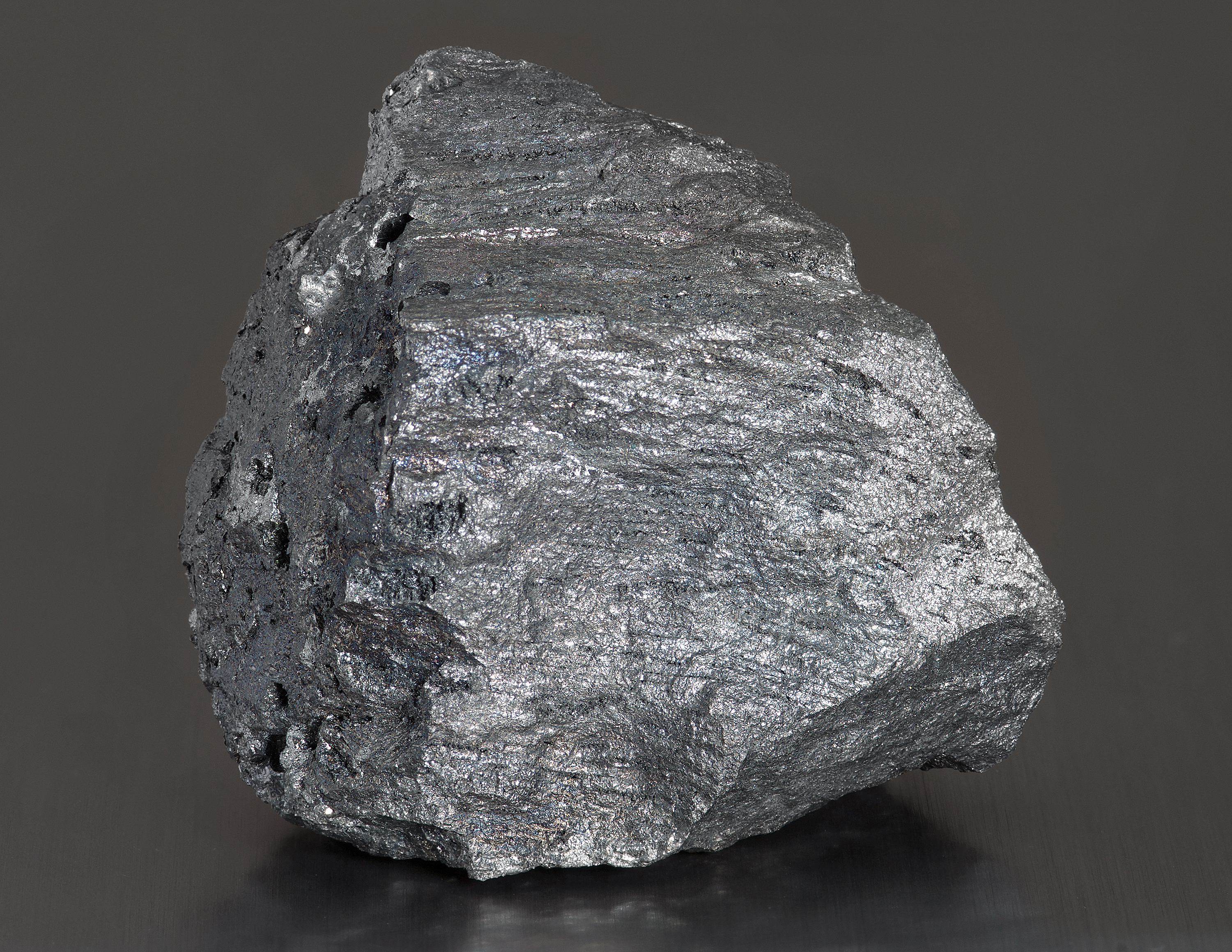 O ferro ocorre naturalmente na forma mineral devido à sua instabilidade e reatividade na forma elementar: Getty Images O ferro ocorre na natureza sob a forma mineral porque é instável e reativo na sua forma elementar.