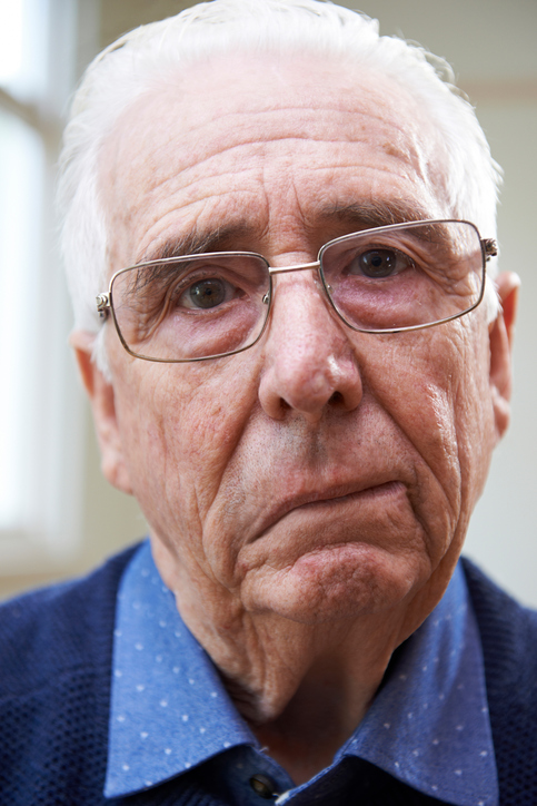 Um homem idoso tem paresia do nervo facial, ou seja, do nervo facial, tanto de causa periférica como de acidente vascular cerebral