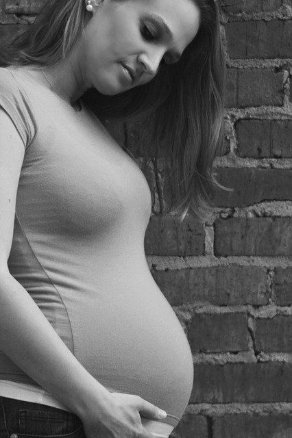 Aumento de peso natural durante a gravidez 10-16 kg Fonte foto: Getty Images Mulher grávida