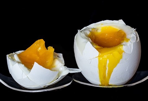 A principal fonte de vitamina B5 é a gema de ovo. Fonte da foto: Getty Images Os ovos são a principal fonte de vitamina B5