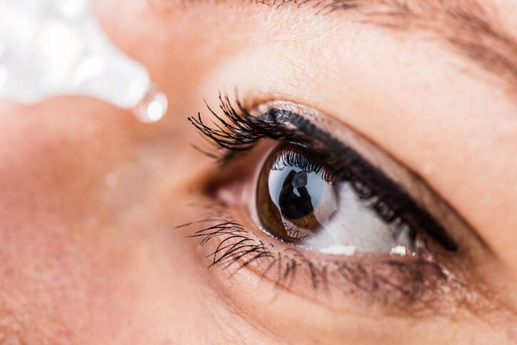 Síndrome do olho seco: ardor e cansaço nos olhos? As gotas para olhos secos podem curar o olho seco?