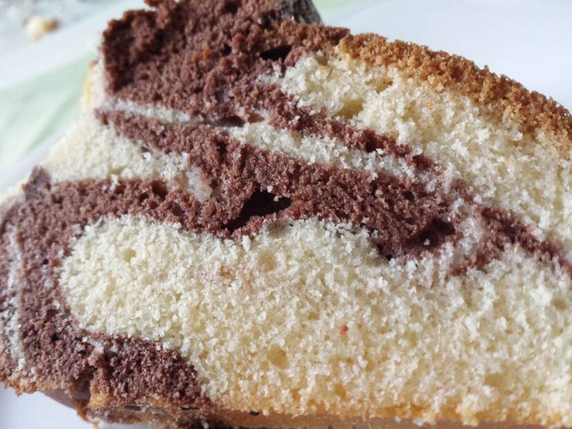 Bolo sem glúten? Receita de um bolo de chávena com coco ou nozes