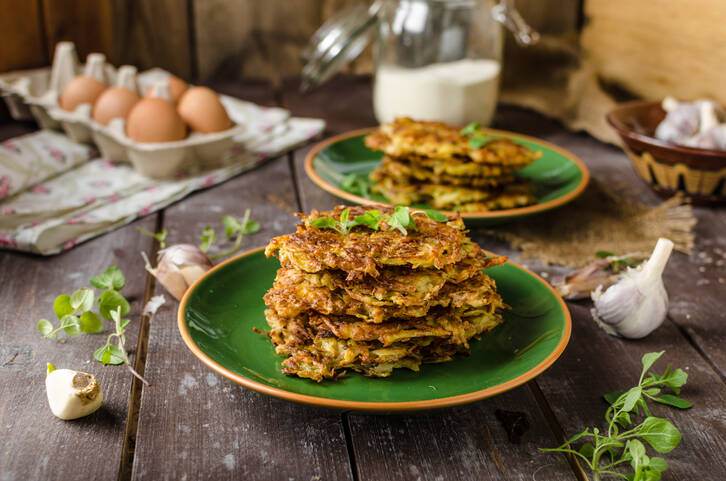 Panquecas de abobrinha no forno? Receita fit com aveia
