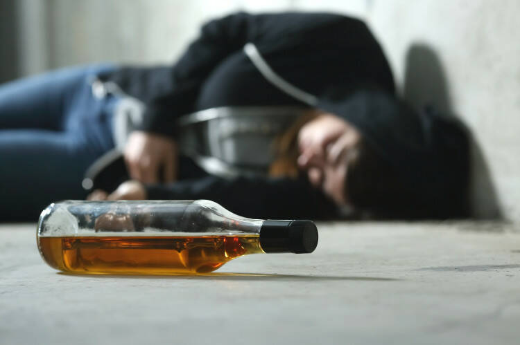 Intoxicação por álcool, vómitos e outros sintomas, quais são os primeiros socorros?