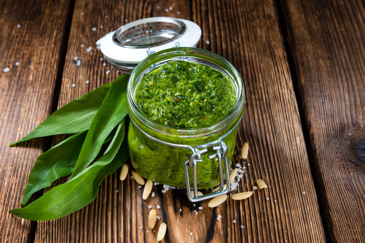 Pesto de alho de urso (para barrar)? Uma receita saudável para a limpeza da primavera