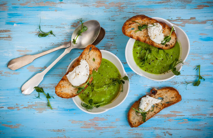 Receita de sopa de ervilhas saudável e leve para celíacos e veganos