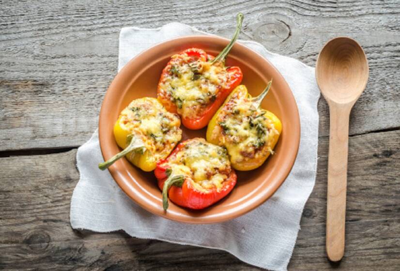 Receita saudável com pimentão fresco: como fazer pimentos assados recheados?