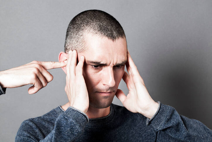 Ardor no ouvido: de uma corrente de ar ou da coluna cervical? Existem várias causas...