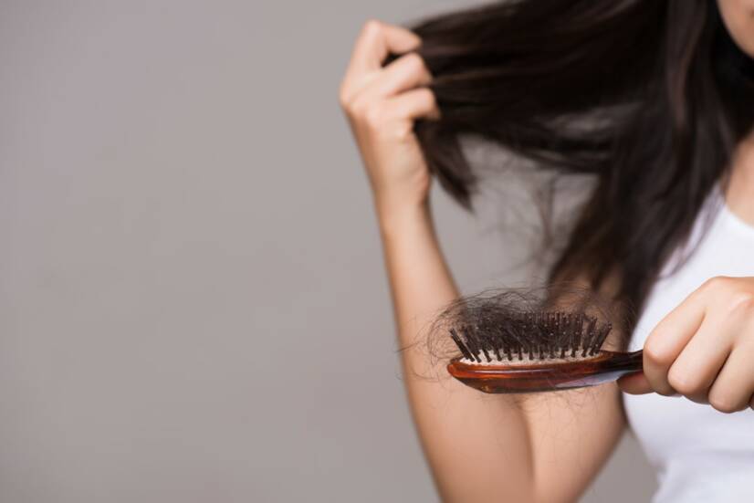 Queda de cabelo excessiva e suas causas: o que ajuda e como se trata?