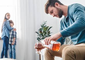 Alcoolismo: um problema comum nas famílias? Causas, sintomas e fases