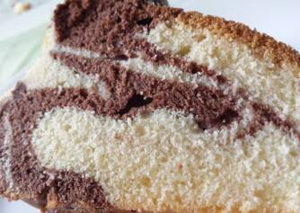 Bolo sem glúten? Receita de um bolo de chávena com coco ou nozes