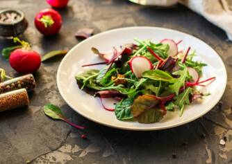 Salada saudável de acelga e rabanete? Aqui está uma receita simples e adequada