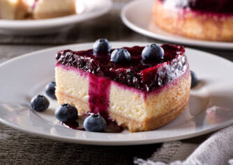 Cheesecake de mirtilo saudável? Experimente a receita com queijo cottage e mascarpone