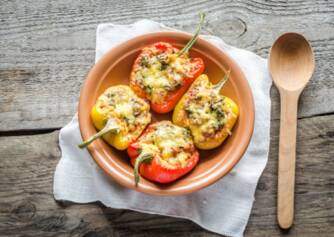 Receita saudável com pimentão fresco: como fazer pimentos assados recheados?