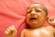 Quando é que a iterícia neonatal é perigosa? O que é e porque é que a iterícia surge nos recém-nascidos?