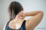 3 sintomas que acompanham a dor na coluna cervical. Conhece as causas?