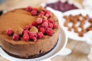 Delicioso bolo de chocolate feito de aveia e sem açúcar? Como fazer a receita?