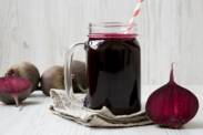 Receita de um batido de beterraba saudável. Conhece os efeitos da beterraba?