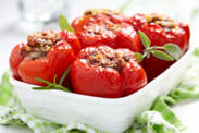 Pimentos recheados preparados de forma saudável no forno com carne de peru. Já experimentou a nossa receita?