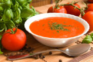 Receita de sopa de tomate com batata-doce saudável e em forma