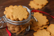 Receita de Natal de pão de gengibre com farinha de amêndoa para celíacos? Cozinhe bolos de Natal saudáveis connosco